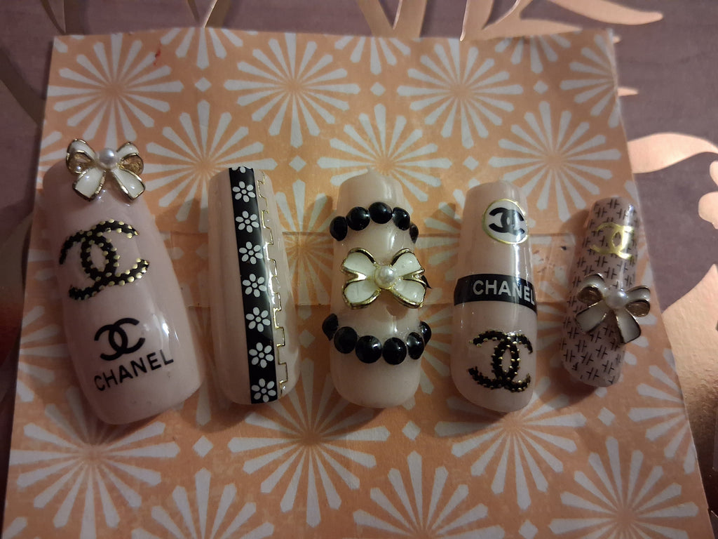 Designer Press-On Nails (Beige/Charms)