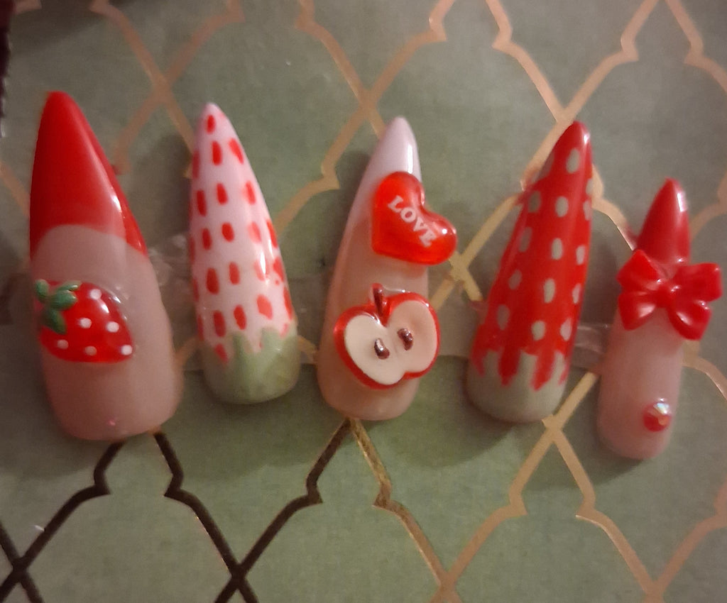 Press-On Nails (Strawberries/Ladybug)