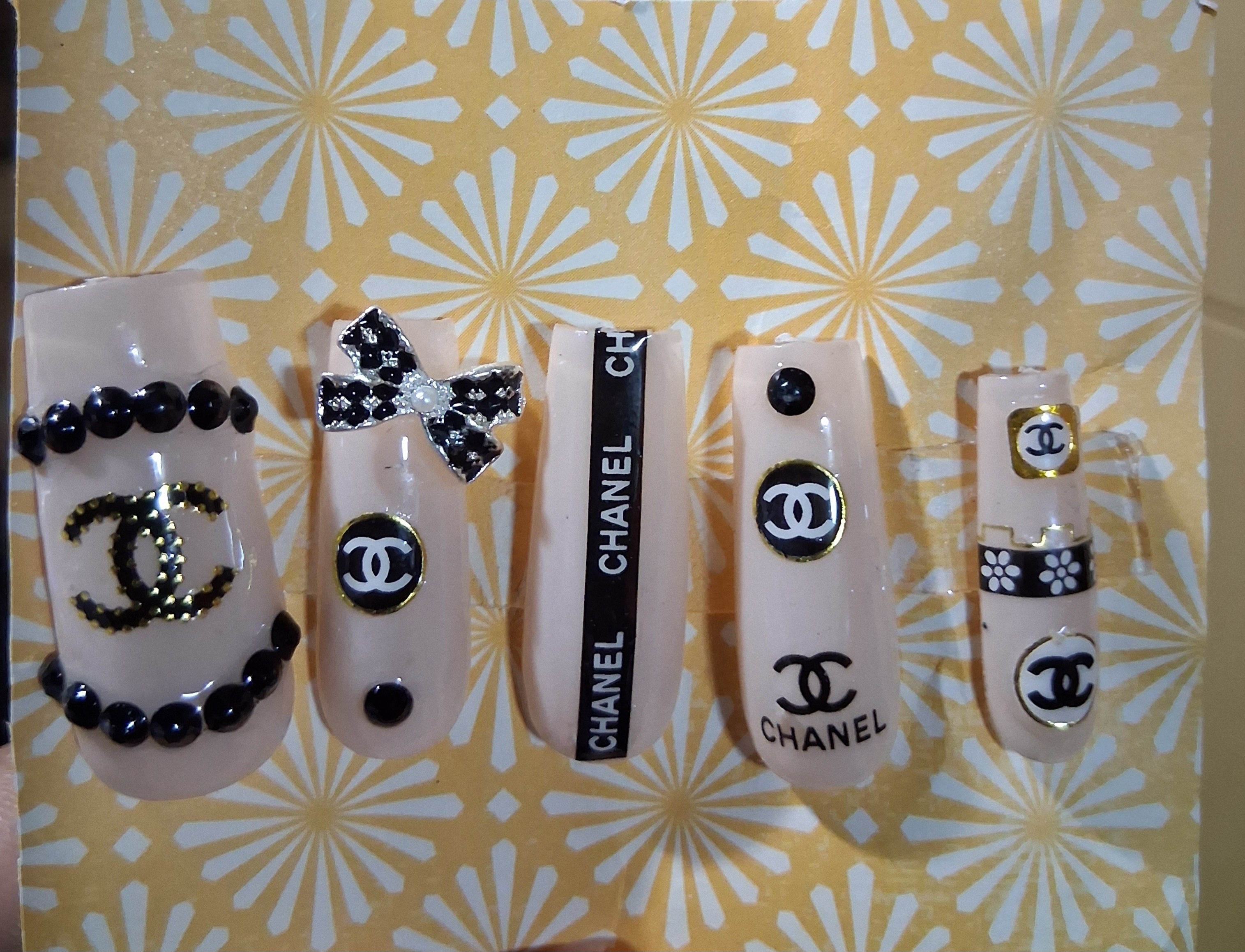 Designer Press-On Nails (Beige/Charms)
