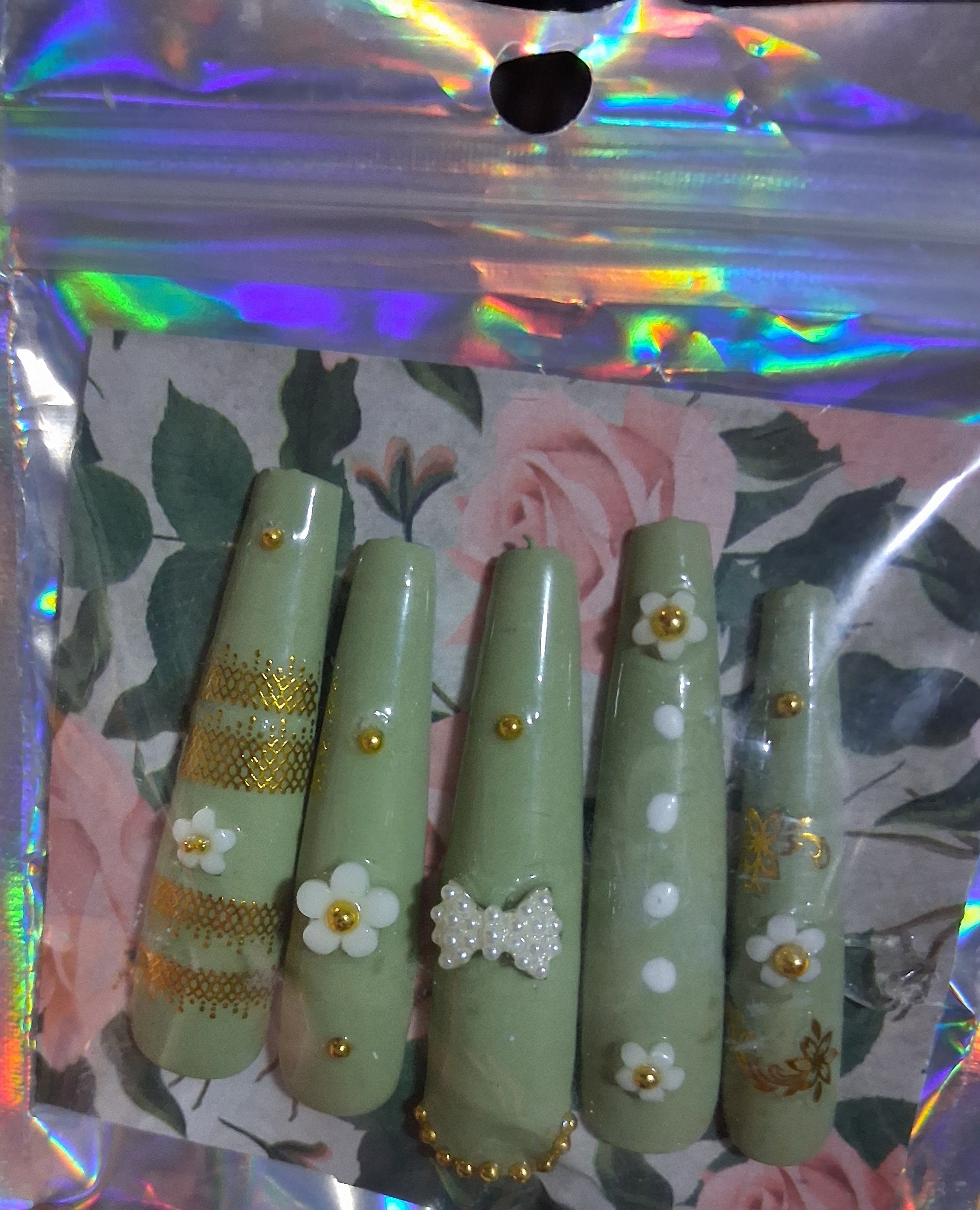 Press-On Nails (Sage w/Gold and Flowers 3XL)