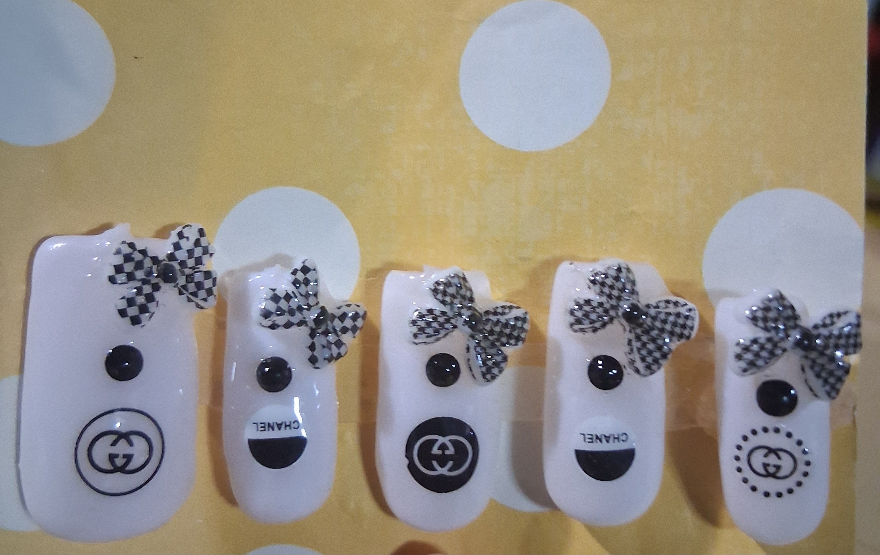 Designer Press-On Nails (Milky White Jelly w/Bows)