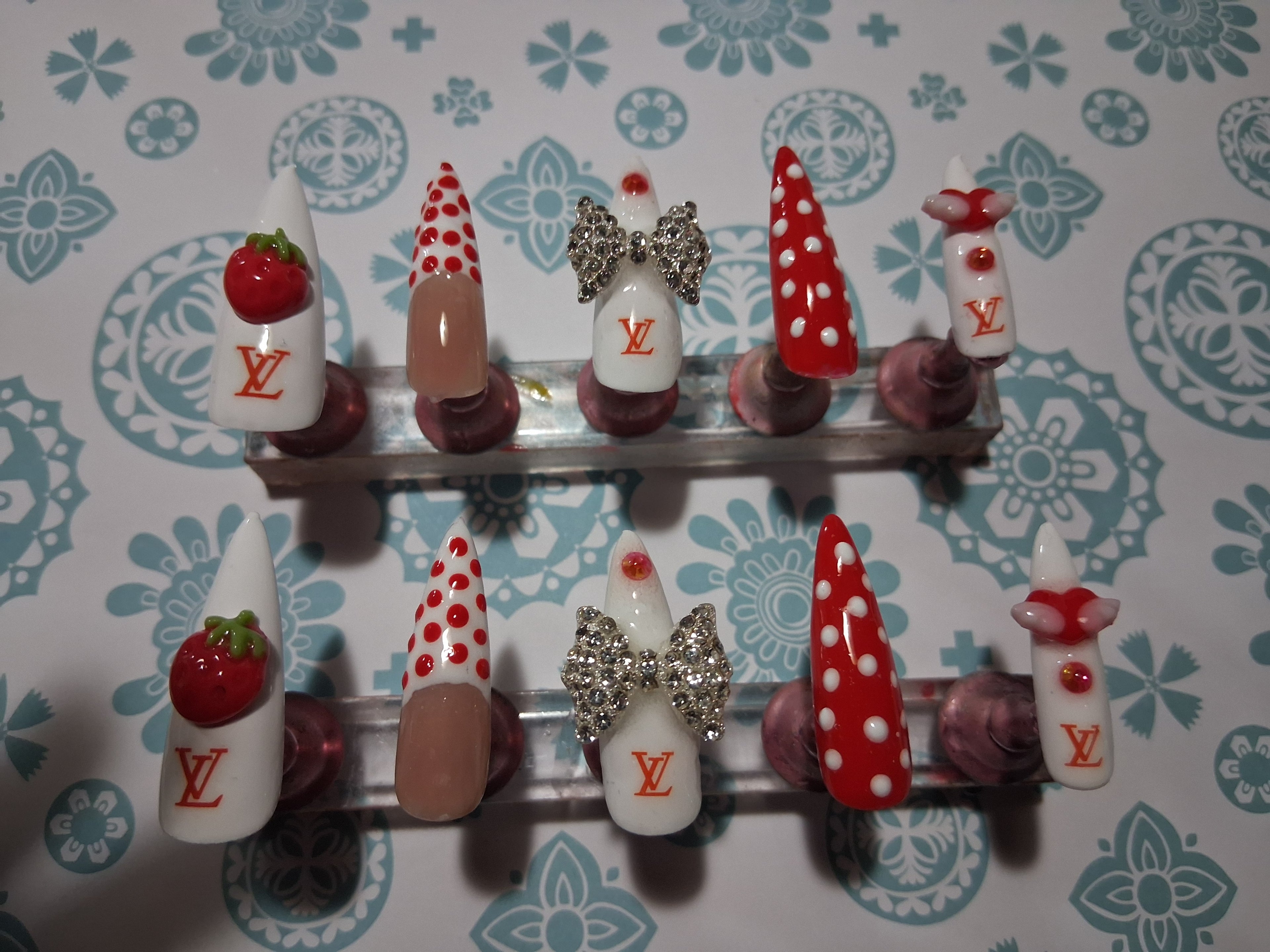 Designer Press-On Nails (Louis White)